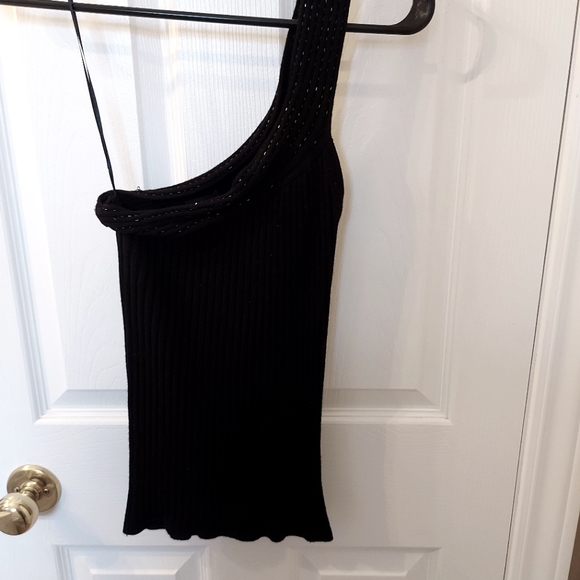 SEXY ONE SHOULDER TOP 🔥🔥 - Picture 2 of 4